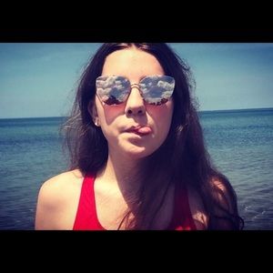 Meet your Posher, Abby